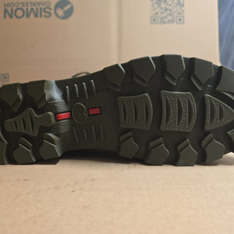 BOXED PAIR OF LE CHAMEAU 1927 VIERZON WELLINGTON BOOTS IN OLIVE SIZE UK 11