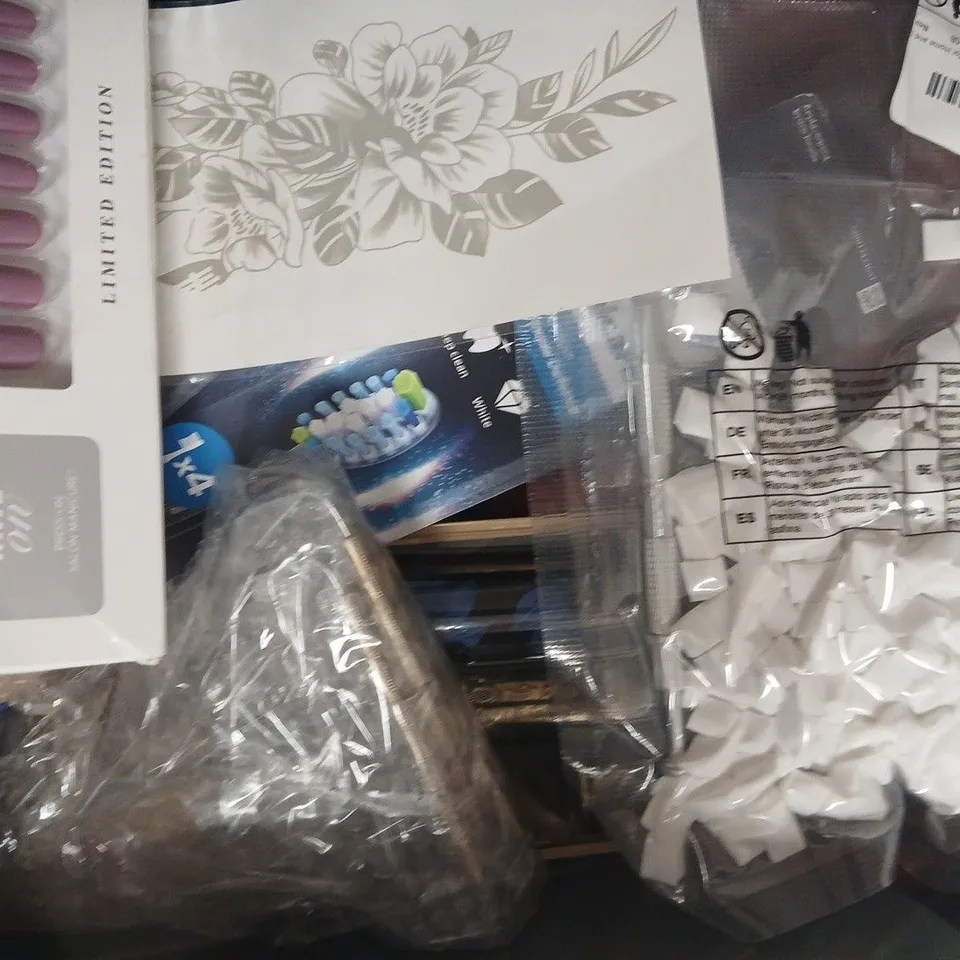 APPROXIMATELY 15 ASSORTED COSMETIC ITEMS INCLUDING VARIOUS MAKES AND BRANDS - COLLECTION ONLY