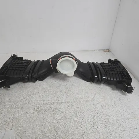 CLEAN AIR DUCT HOSE AND AIR MASS METER ASSEMBLY