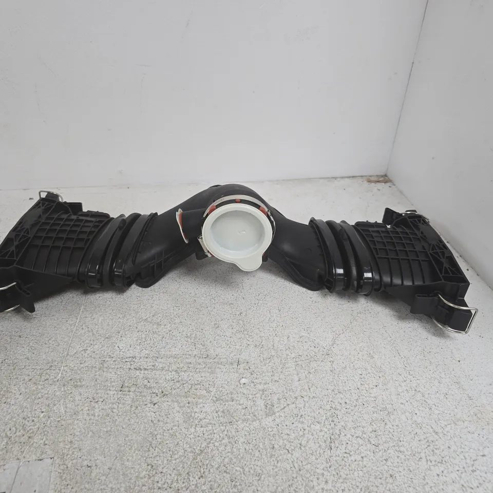 CLEAN AIR DUCT HOSE AND AIR MASS METER ASSEMBLY