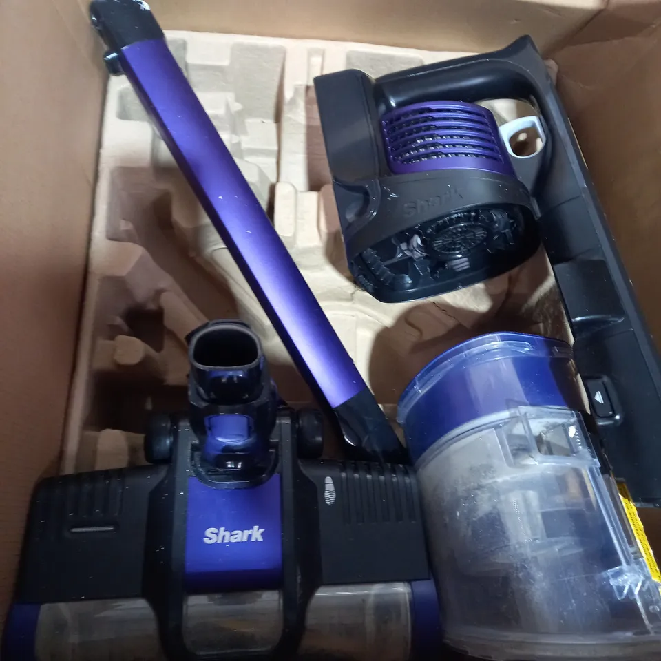 SHARK ANTI HAIR WRAP CORDLESS PET VACUUM CLEANER IZ202UKT