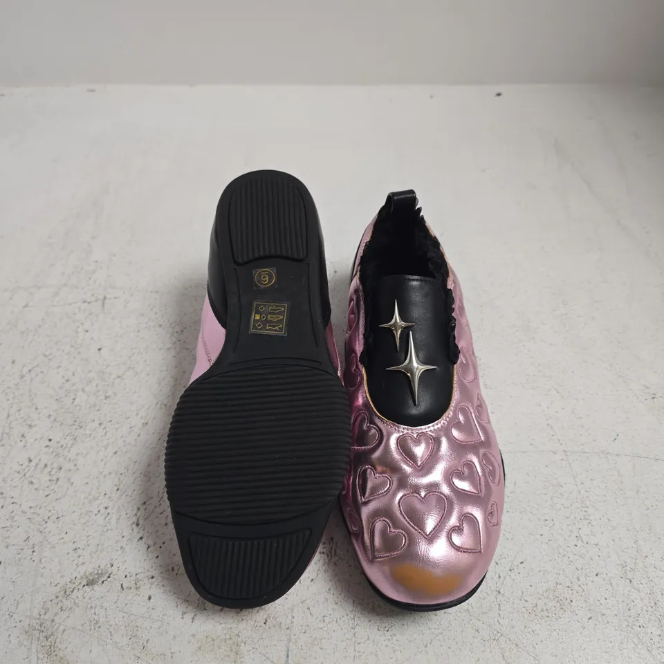 KOI PINK HEART EMBOSSED LEATHER SHOES – SLIP-ON WITH BLACK TRIM SIZE 6