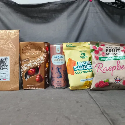 APPROXIMATELY 10 ASSORTED FOOD AND DRINK ITEMS TO INCLUDE LINDT LINDOR, LYRE'S, ETC