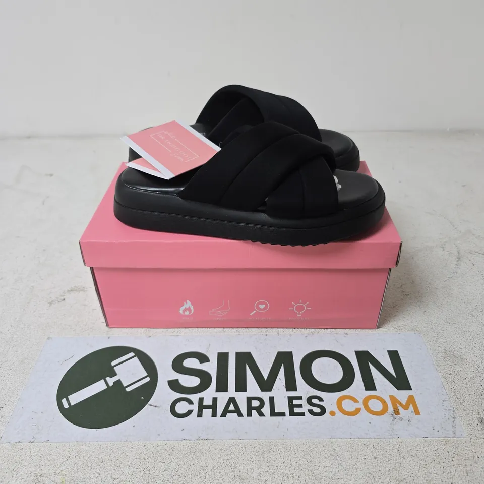 BOXED PAIR OF DR LIGHTFOOT MIA SLIDES IN BLACK - SIZE 6