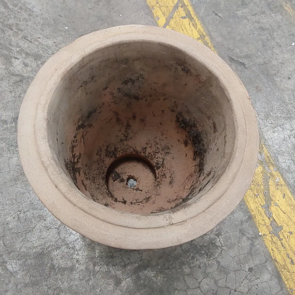 UBLEY TERRACOTTA PLANTER 