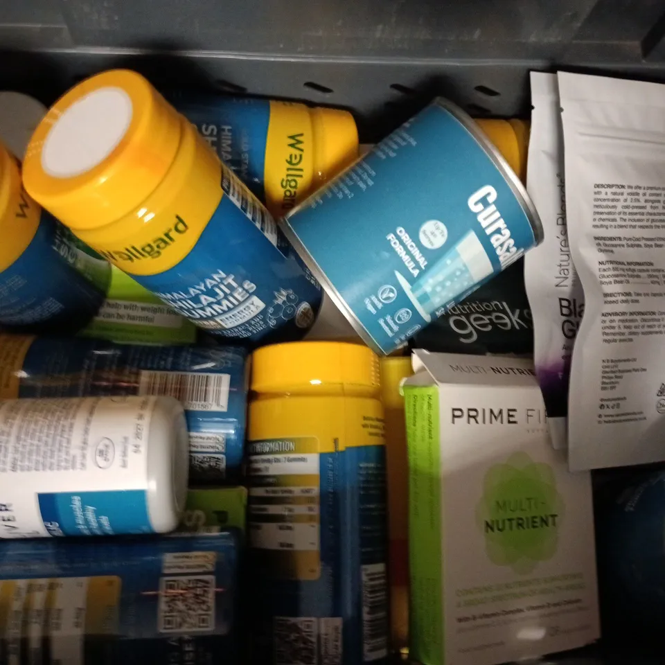 APPROXIMATELY 20 ASSORTED FOOD SUPPLEMENT AND HEALTH ITEMS TO INCLUDE WELLWOMAN, NATURE'S BLENDS, ETC - COLLECTION ONLY