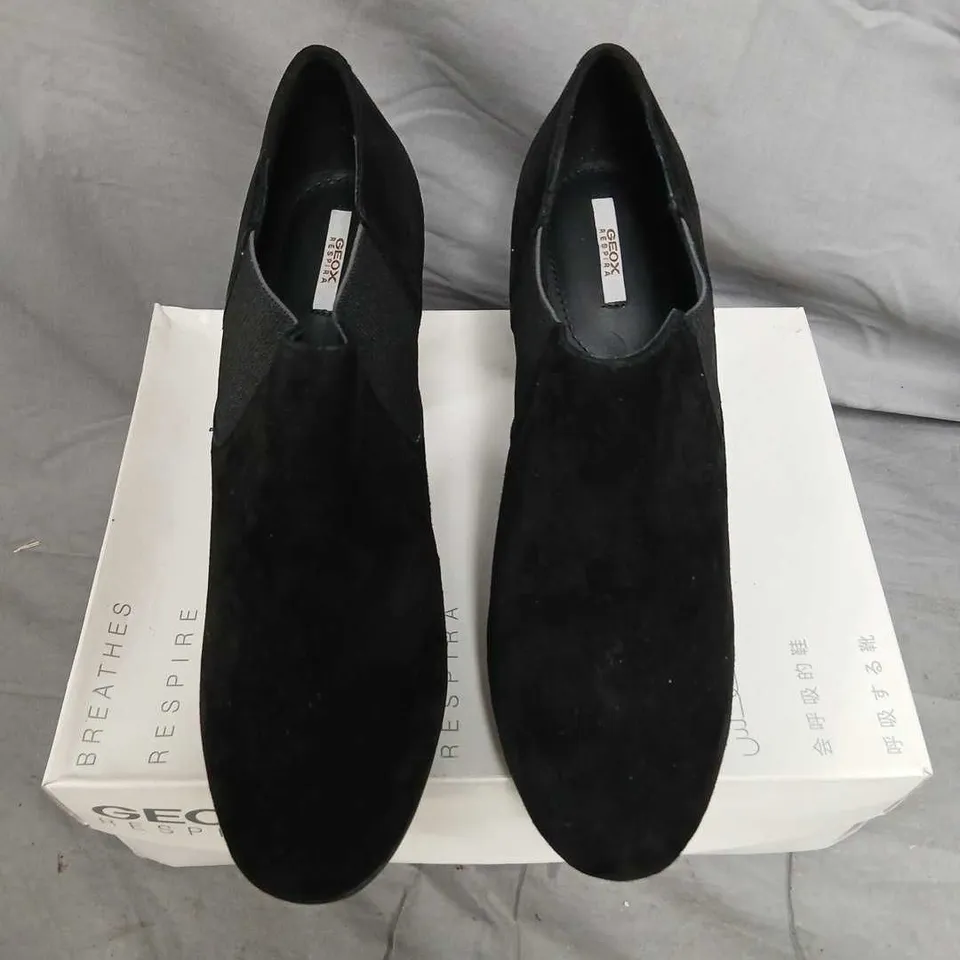 GEOX INSPIRE-41 GOAT SUEDE CHELSEA BOOTS – WOMEN'S BLACK, UK 7.5 (EU 41) – BOXED