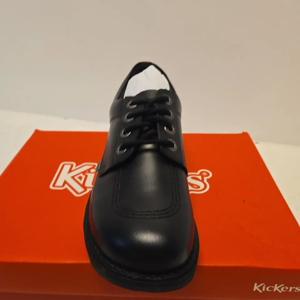 BOXED PAIR OF KICKERS BLACK LEATHER DERBY SHOES – SIZE 41