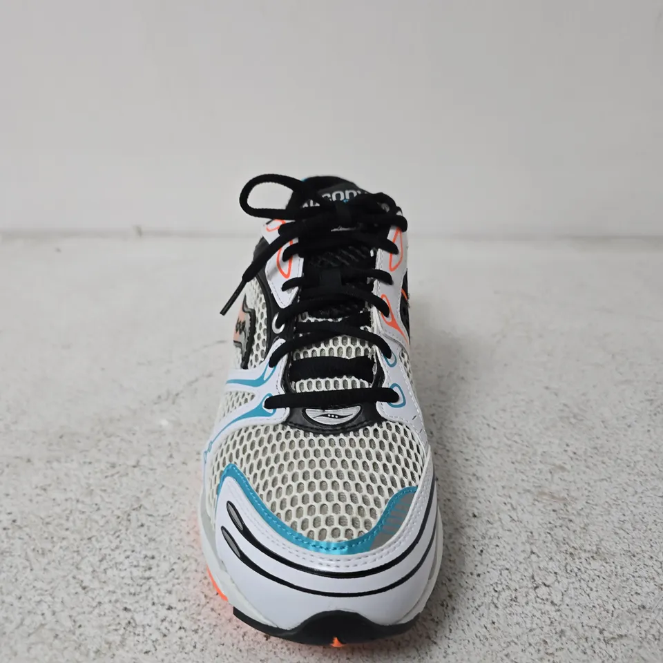 SAUCONY PROGRID RUNNING SHOES – UK SIZE 8