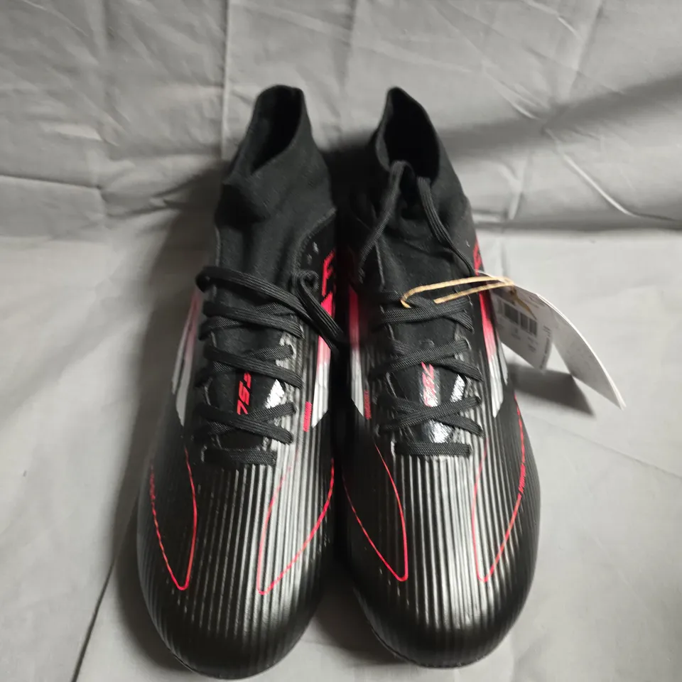 BOXED PAIR OF ADIDAS F50 LEAGUE FOOTBALL BOOTS - UK SIZE 9