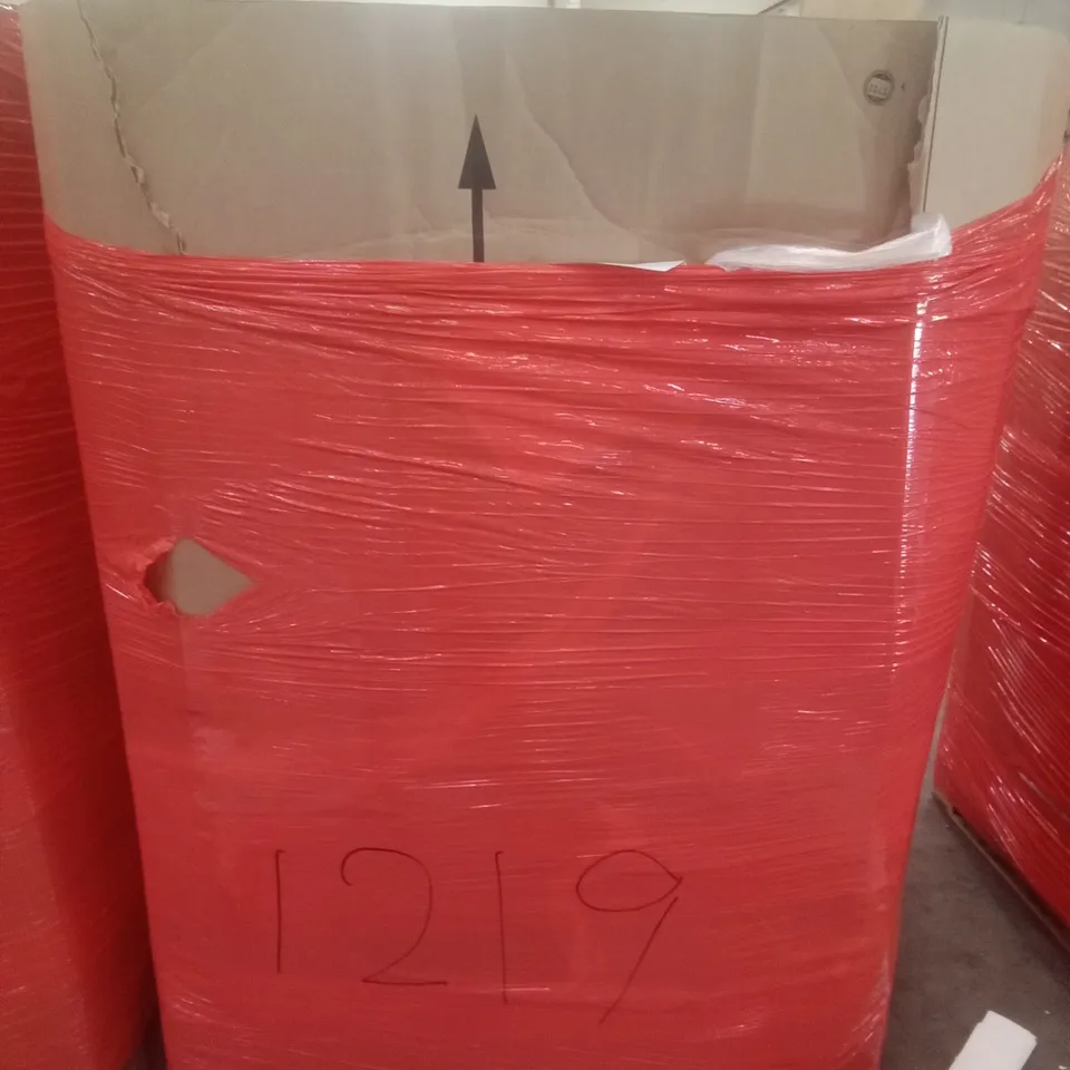 PALLET OF ASSORTED ITEMS INCLUDING CLOTHES RACK, STOREMIC TOILET SEAT, SECEN SLIM SINGLE LAUNDRY HAMPER,  KITCHEN FAUCET, BLANK CANVASES 