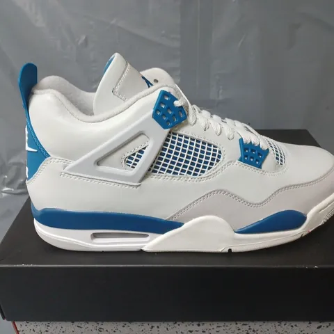 BOXED PAIR OF NIKE AIR JORDAN 4 RETRO IN WHITE/BLUE - UK 10