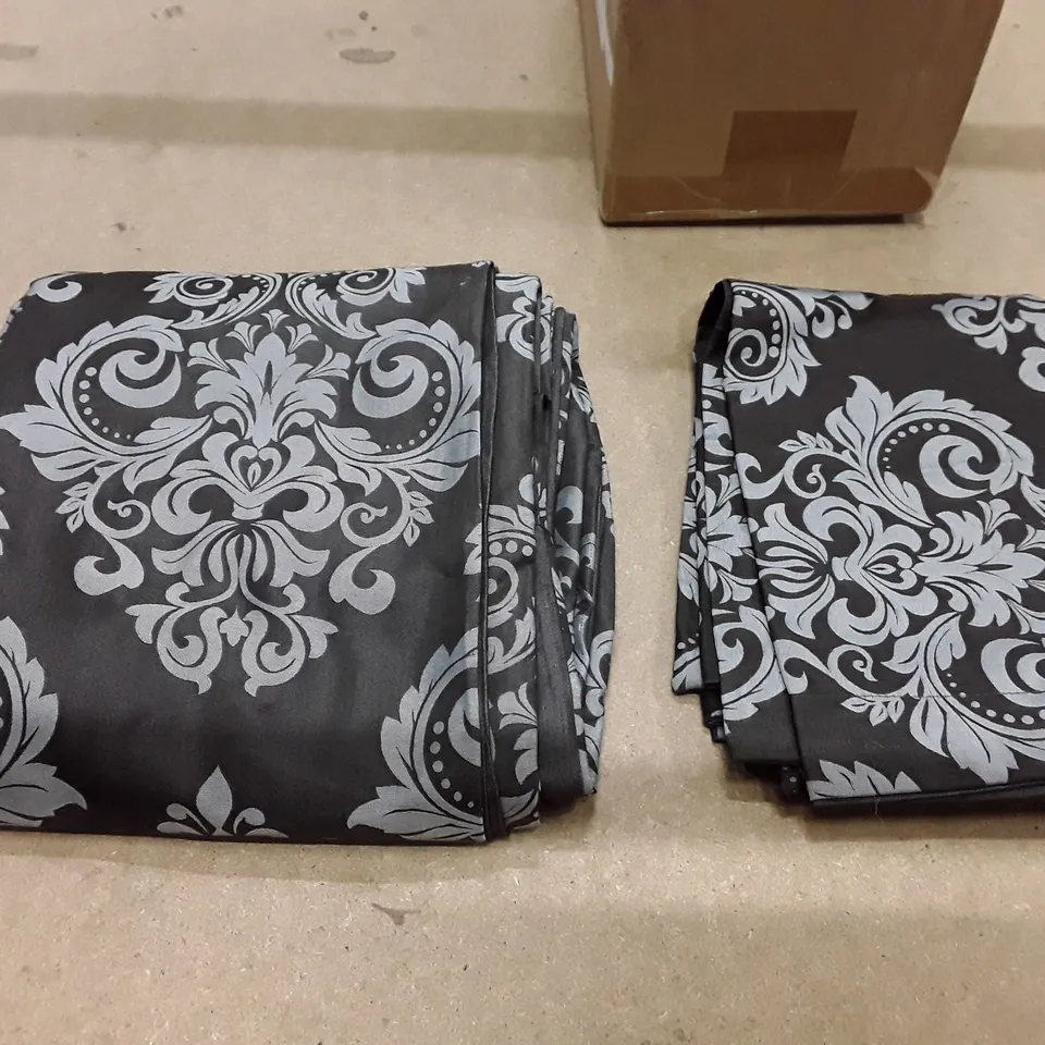 DILLSBORO COTTON BLEND DAMASK DUVET COVER SET WITH PILLOWCASES 