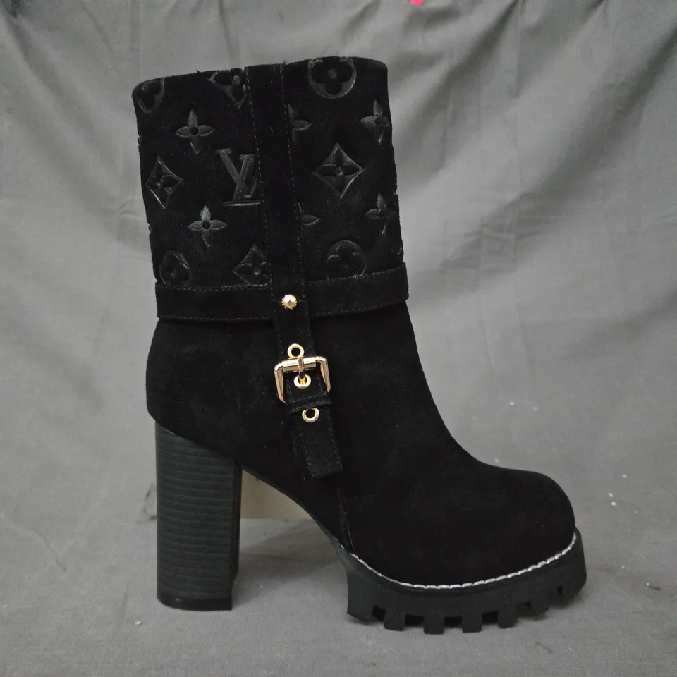 PAIR OF LOUIS VUITTON BLOCK HEEL ANKLE BOOTS IN BLACK EU SIZE 37