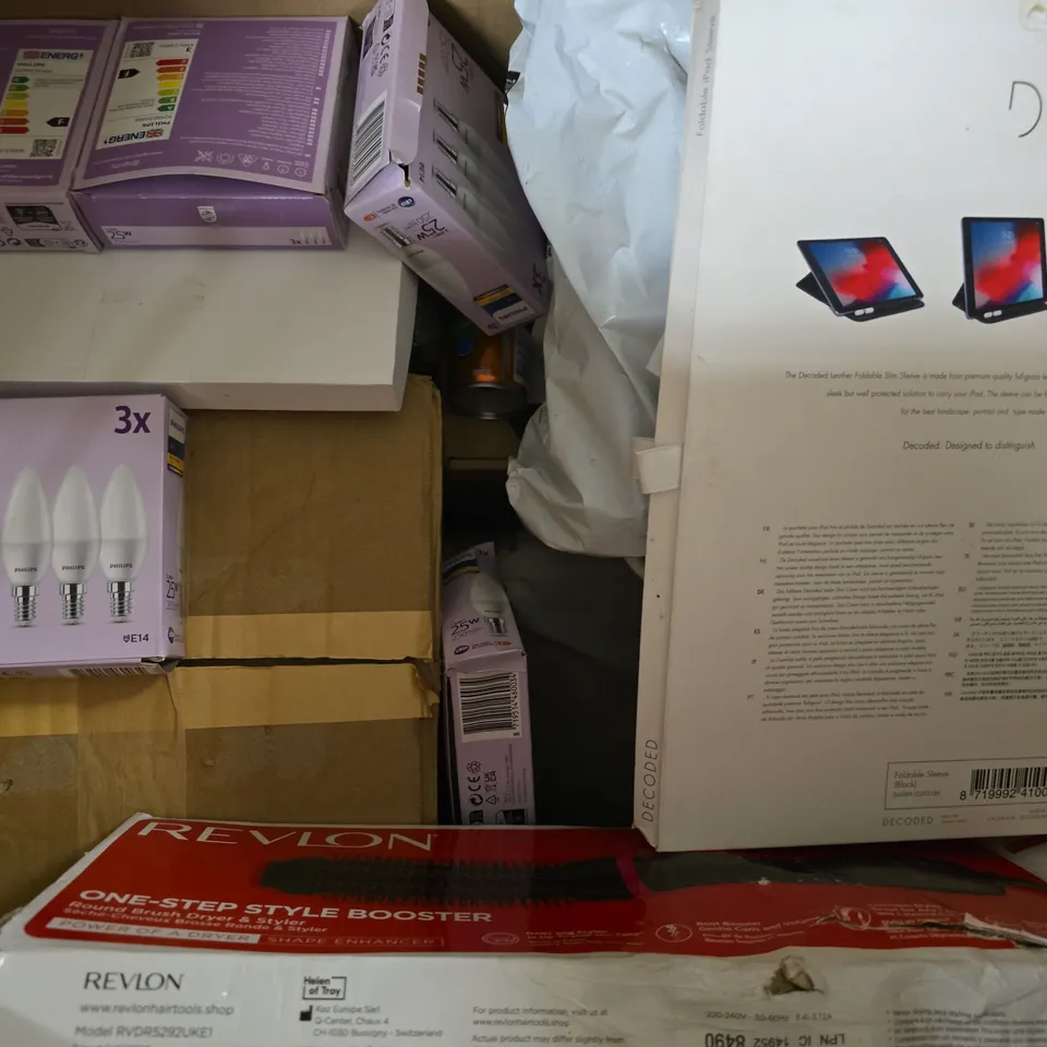 BOX OF APPROXIMATELY 15 ASSORTED ITEMS TO INCLUDE SLIM CLEAR CASE FOR GALAXY Z FLIP6, PHILIPS LED BULBS, ETC - COLLECTION ONLY