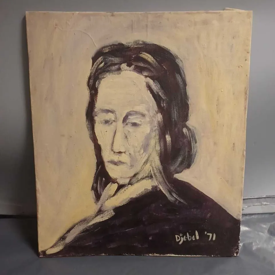 PAINTED PORTRAIT CANVAS ON WOODEN BOARD - 35X40CM