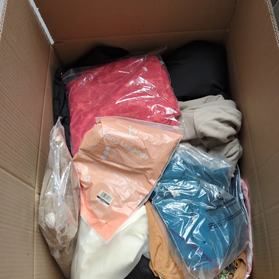 BOX OF APPROXIMATELY 18 ASSORTED CLOTHING ITEMS TO INCLUDE RIP CURL T SHIRT, BLUE TRACKSUIT BOTTOMS, 1/4 ZIP UP TOP ETC
