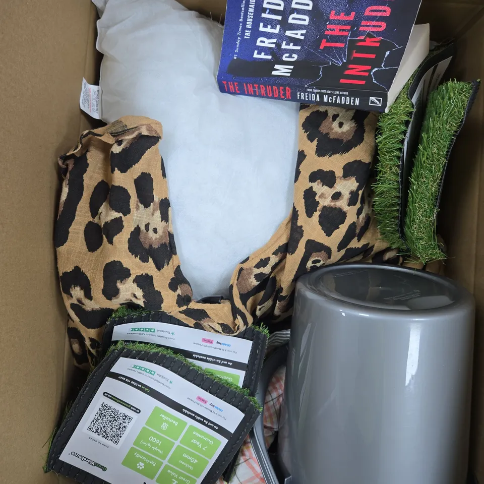 APPROXIMATELY 15 ASSORTED HOUSEHOLD PRODUCTS TO INCLUDE BUCKET, BOOKS, CLOTHING ETC 