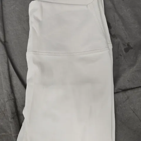 LULULEMON LEGGINGS IN CREAM SIZE 8