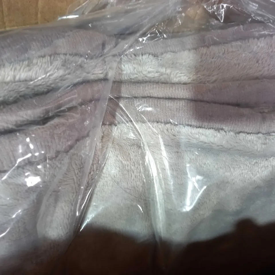 COZEE HOME HEATED PLUSH WASHABLE THROW - SILVER GREY