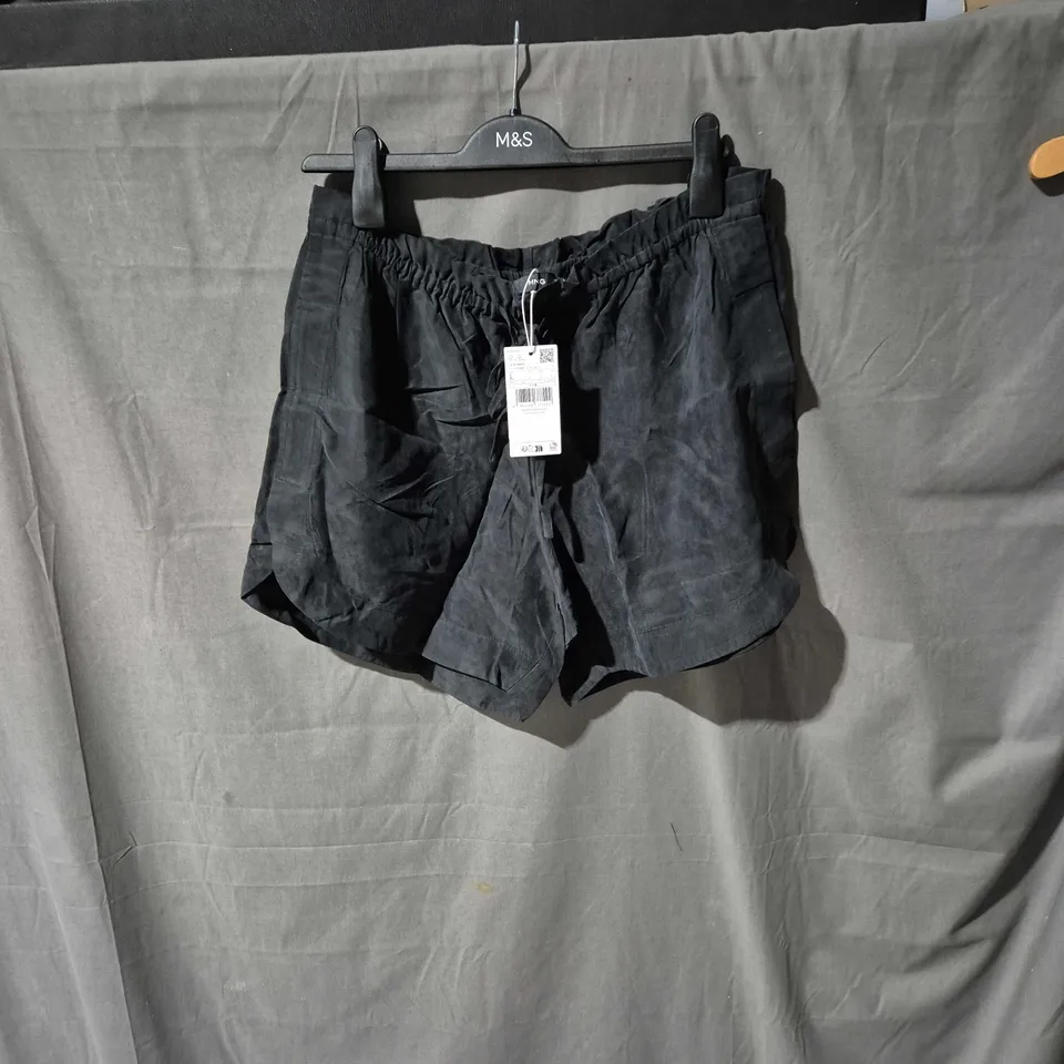 MANGO WOMEN’S SHORTS – BLACK – UK SIZE L