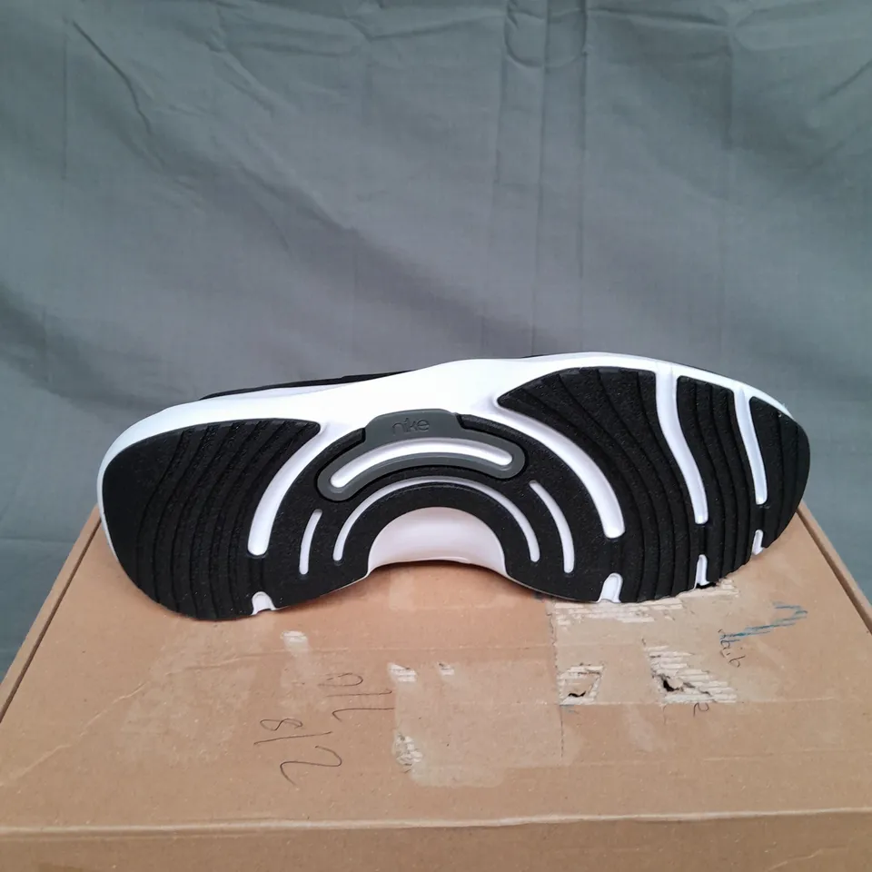 BOXED PAIR OF NIKE MENS TREAK 13 SNEAKER IN BLACK SIZE UK 8