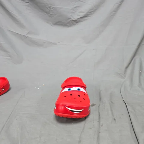 KIDS' RED LIGHTNING MCQUEEN CROCS-STYLE CLOGS – PAIR SIZE 10