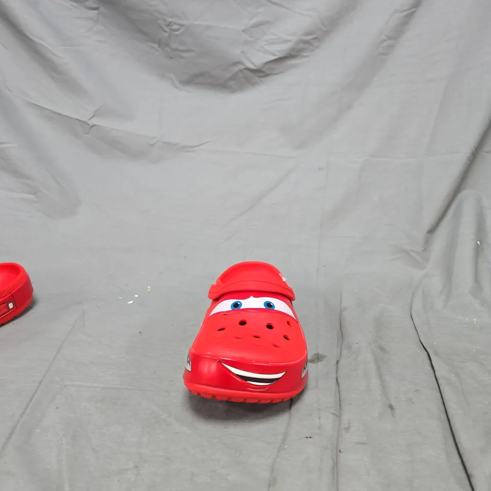 KIDS' RED LIGHTNING MCQUEEN CROCS-STYLE CLOGS – PAIR SIZE 10