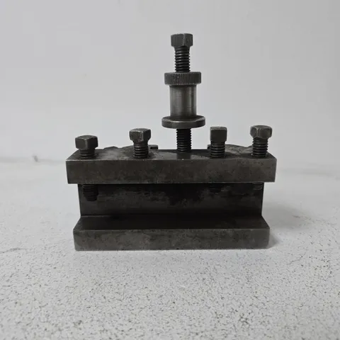 QUICK CHANGE VEE TYPE TOOL HOLDER FOR ROUND & SQUARE SHANK TOOLS (LARGE)
