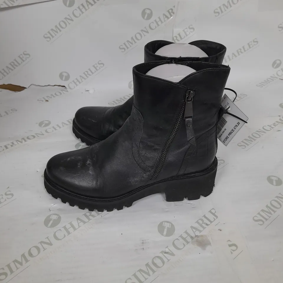 MODA IN PELLE ZIP BIKER BOOTS IN BLACK SIZE 6