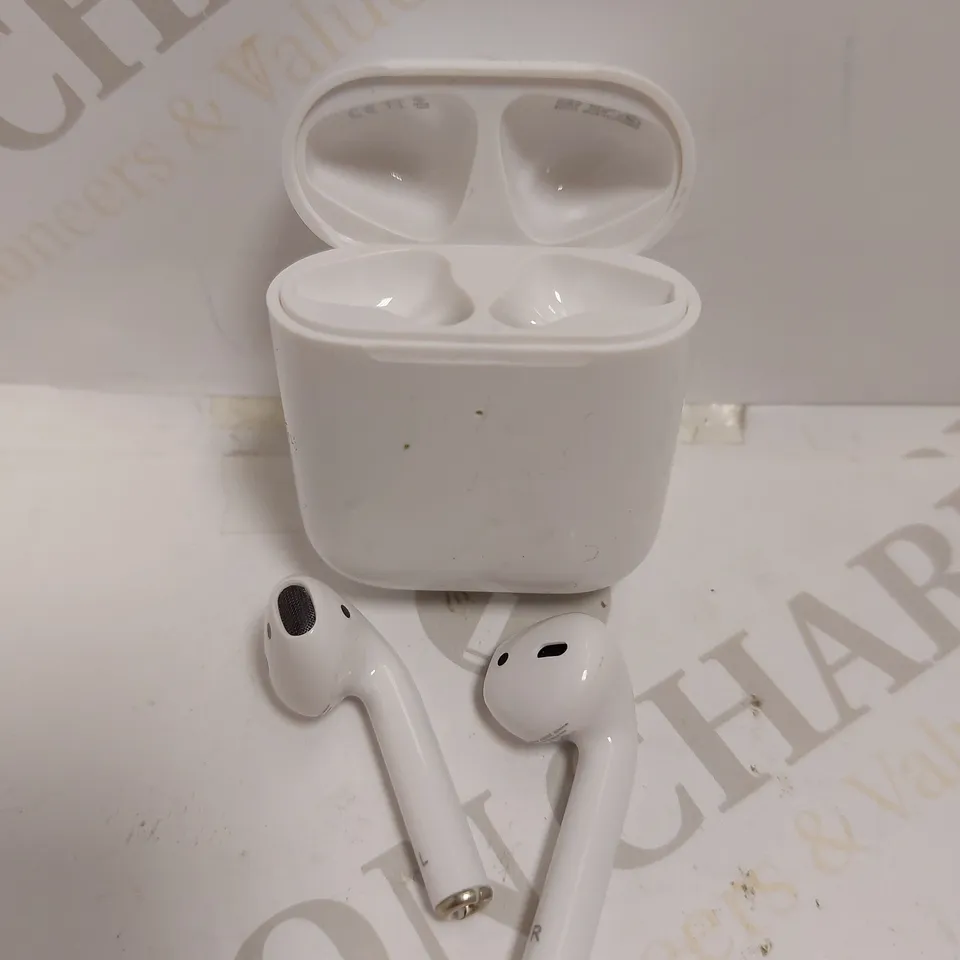 APPLE AIRPODS - 2ND GENERATION