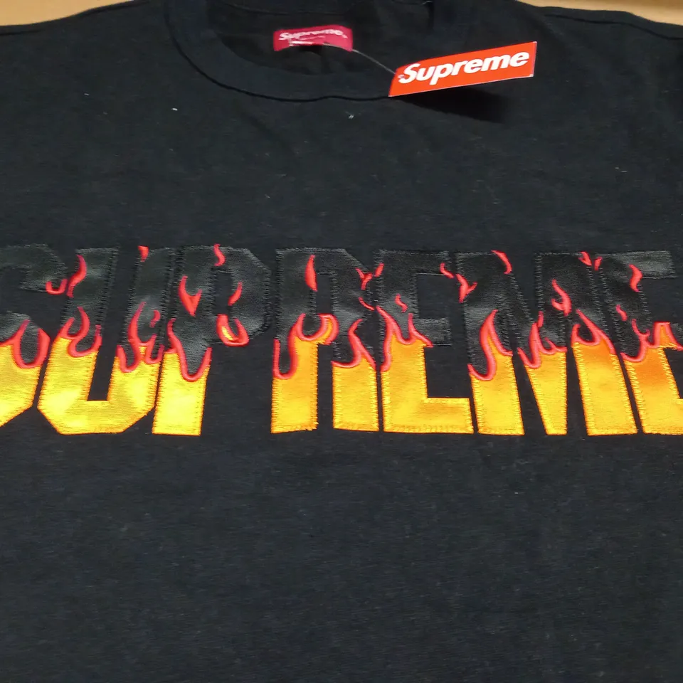SUPREME FLAME T-SHIRT IN BLACK - S