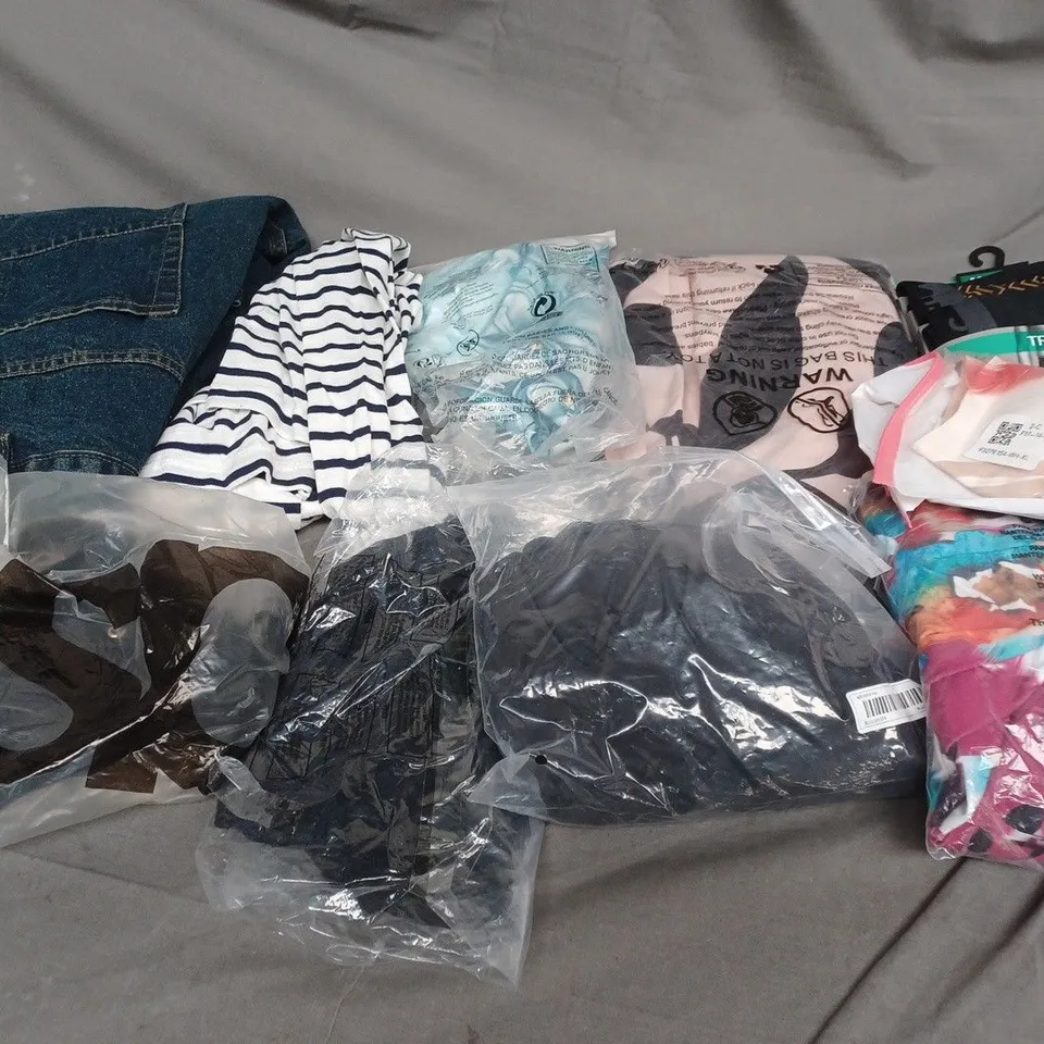 BOX OF ASSORTED CLOTHING ITEMS IN VARIOUS COLOURS, SIZES AND STYLES
