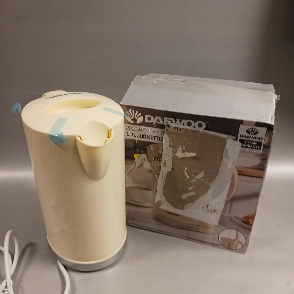 BOXED DAEWOO 1.7L 2200W KETTLE IN CREAM 