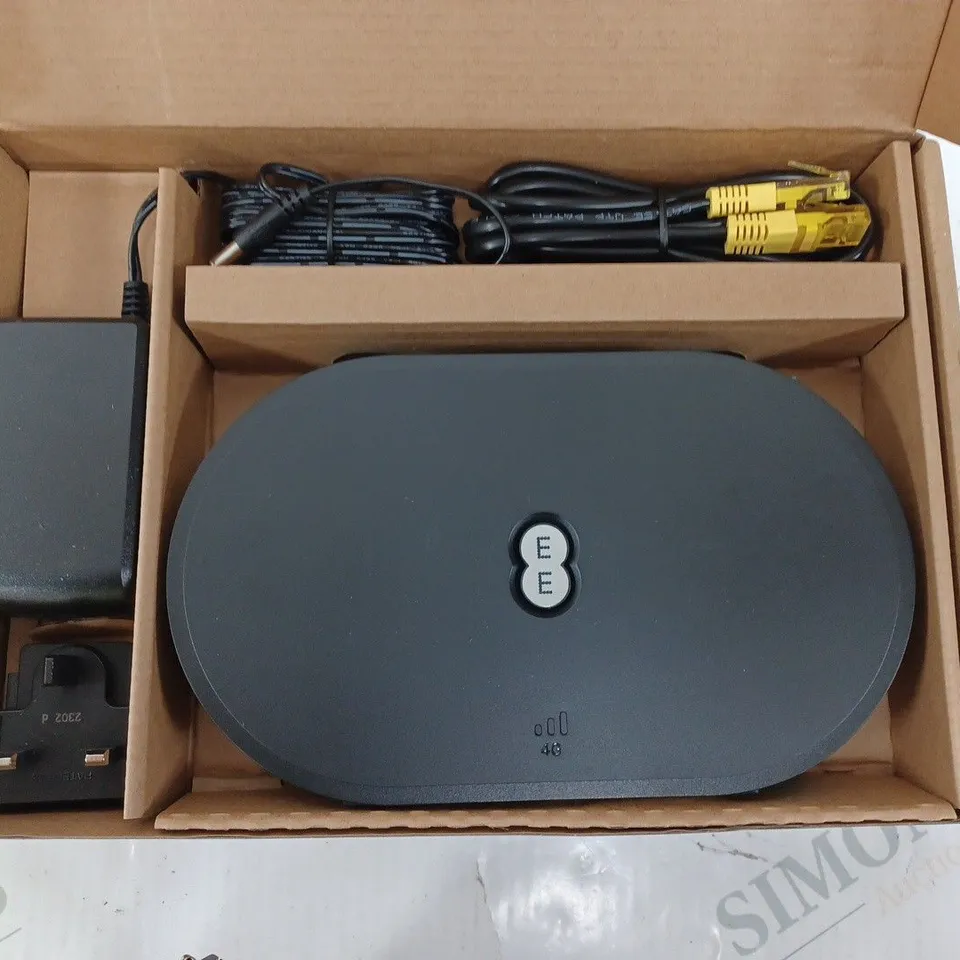 BOXED EE / BT Hybrid Connect router LRDD6391BF-SA