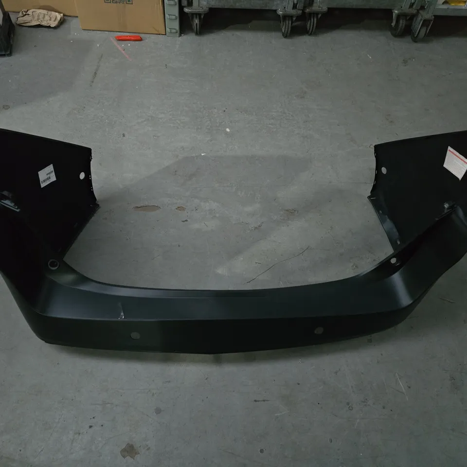 TOYOTA PRUIS 16-19 REAR BUMPER - COLLECTION ONLY