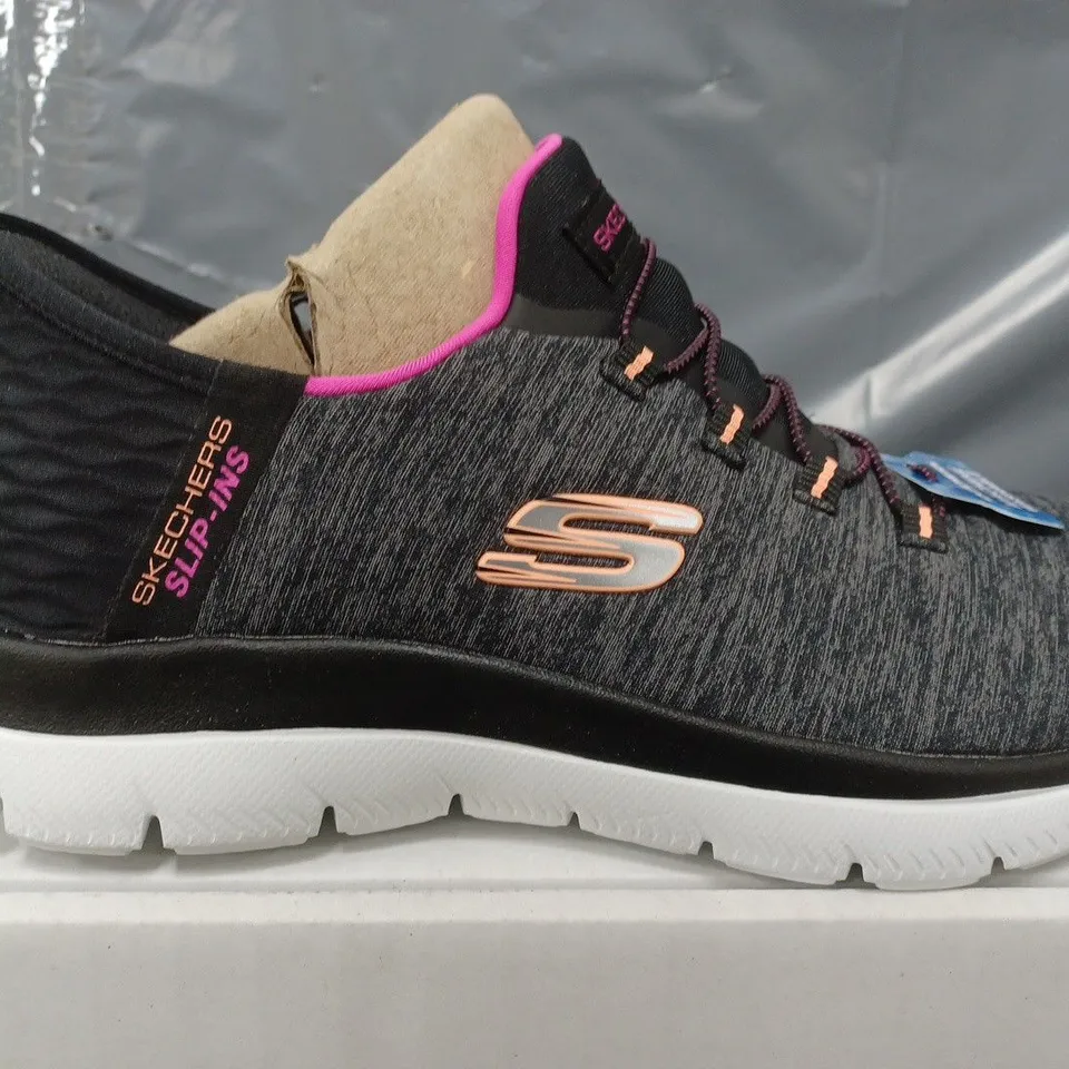 SKECHERS SUMMIT SLIP IN TRAINERS IN BLACK - SIZE 4