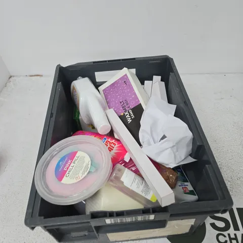 TOTE OF APPROXIMATELY 12 ASSORTED ITEMS TO INCLUDE: PECKSNIFFS CANDLE
