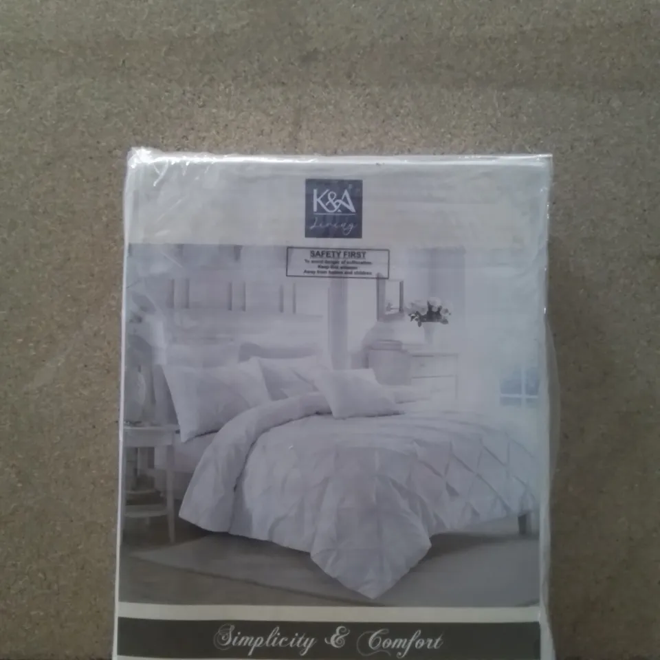 BRAND NEW K&A SUPER KING DUVET COVER SET- WHITE