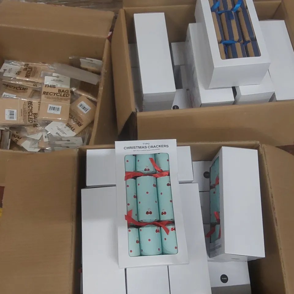 PALLET CONTAINING A VERY LARGE QUANTITY OF ASSORTED BRAND NEW ITEMS INCLUDING: TYPO CHRISTMAS CRACKERS, TYPO OFF THE GRID PASSPORT HOLDERS ECT