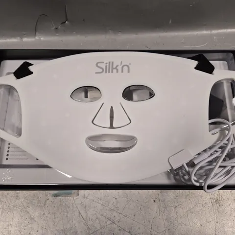 BOXED SILK'N ANTI-AGEING LED FACE MASK	