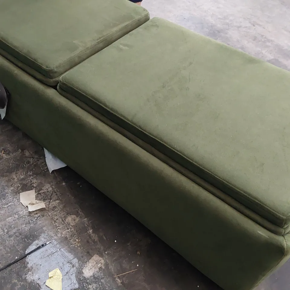 QUALITY BRITISH DESIGNER LOUNGE Co. STORAGE OTTOMAN FOOTSTOOL WITH REVERSIBLE TRAY TOP GREEN PLUSH FABRIC 