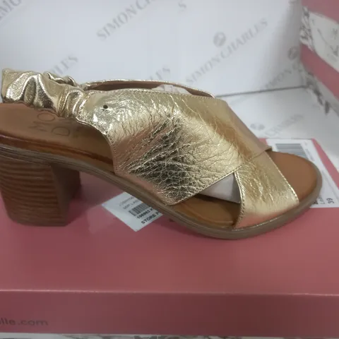 MIP LASSANDRA SANDAL IN GOLD SIZE 6