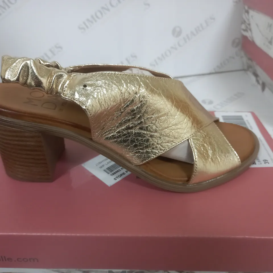 MIP LASSANDRA SANDAL IN GOLD  SIZE 6