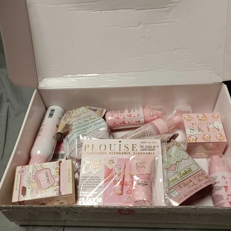 PLOUISE APPROXIMATELY 11 ITEM GIFT SET TO INCLUDE HAIR AND BODY MIST, CALORIFIC SOAP ETC