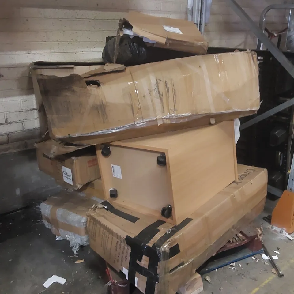 PALLET CONTAINING A LARGE QUANTITY OF ASSORTED FURNITURE PARTS ECT