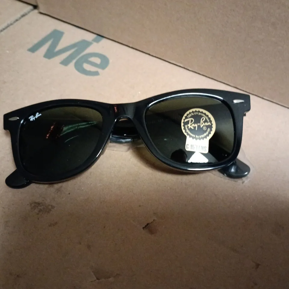 BOXED PAIR OF RAY BAN GLASSES WITH G-15 LENS IN CASE