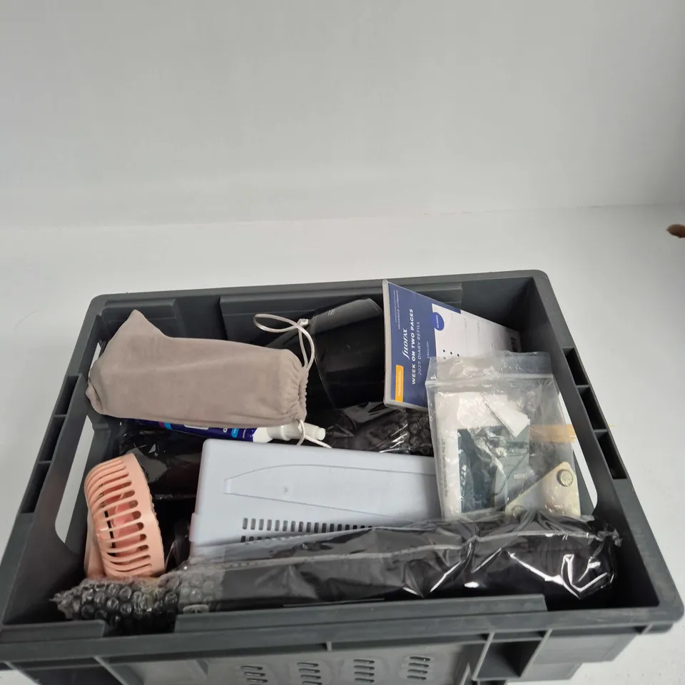 TOTE OF APPROXIMATELY 15 ASSORTED ITEMS INCLUDING SOL STAPLES, VACBIRD VACUUM PUMP X7 AND EXQUISGOODS UMBRELLA