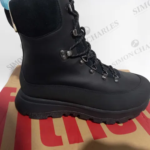BOXED PAIR OF FIFTLOP NEO-D-HIKER ALL BLACK SIZE 8