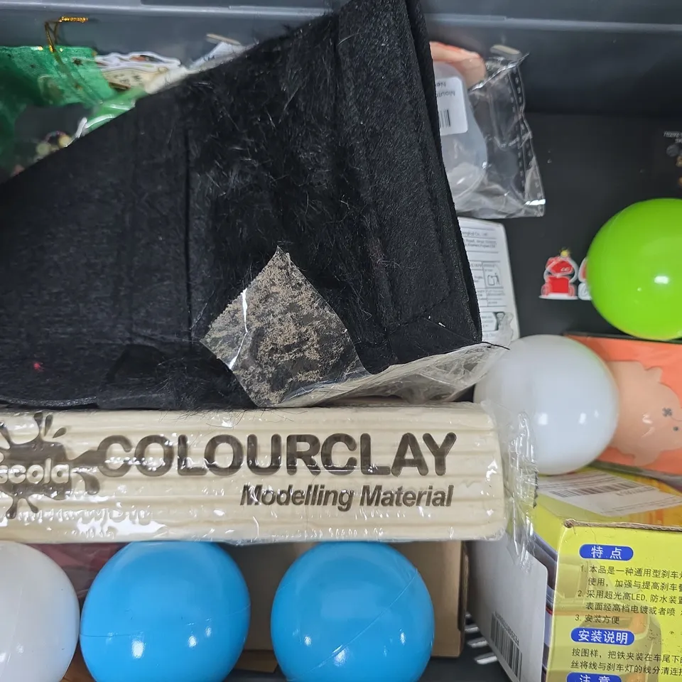 APPROXIMATELY 10 ASSORTED TOYS AND GAMES TO INCLUDE YU-GI-OH COLLECTOR PIN, NOVA DRUMSTICKS, ETC